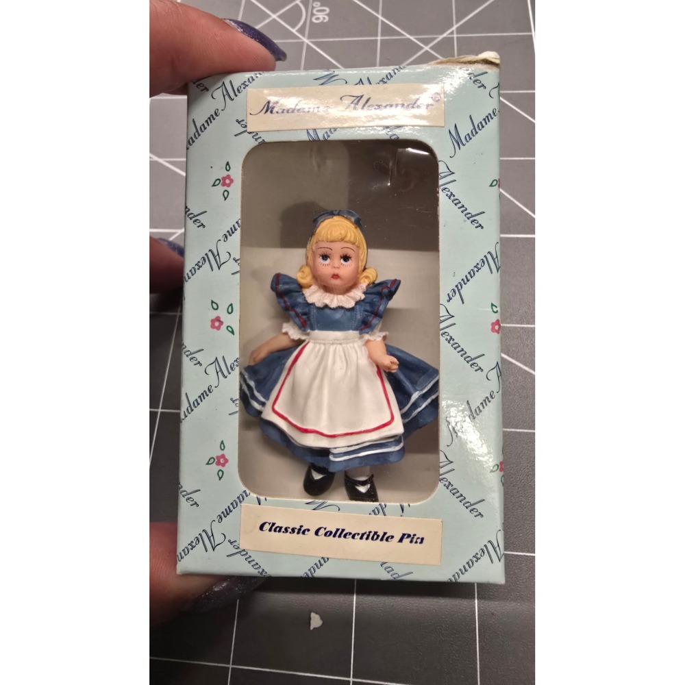 Madame Alexander Classic Collectible Pin Alice Blue Dress Blonde Doll Vintage